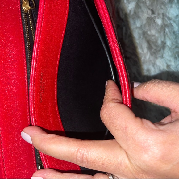 💥SOLD💥SAINT LAURENT
Lambskin Quilted LARGE Becky Chain Bag - Picture 10 of 16